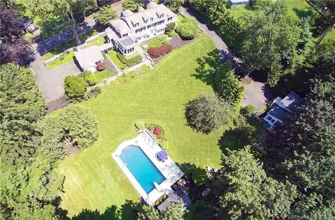 11 Shadow Ln, Ridgefield, CT 06877