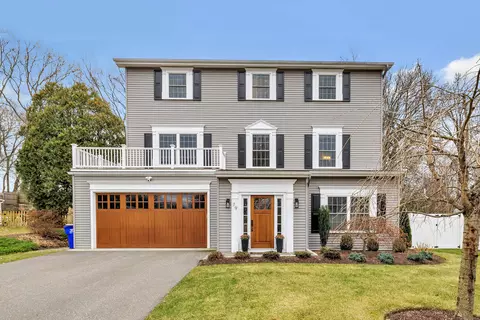 79 Lloyd Pl, Fairfield, CT 06825