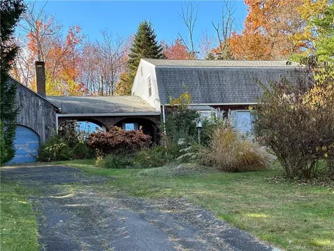 16 Oakdale Rd, Terryville, CT 06786