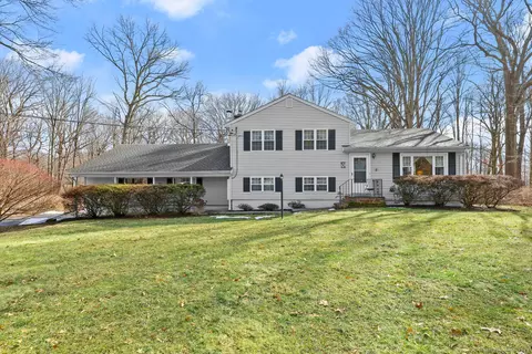 11 Driftwood Ln, Norwalk, CT 06850