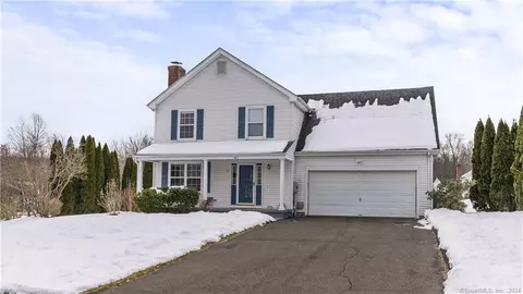 40 Maplehurst Ct, Cheshire, CT 06410