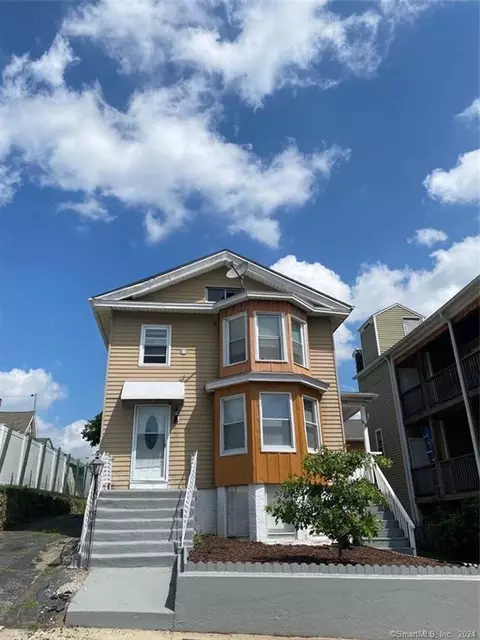 73 W 4th St, Derby, CT 06418