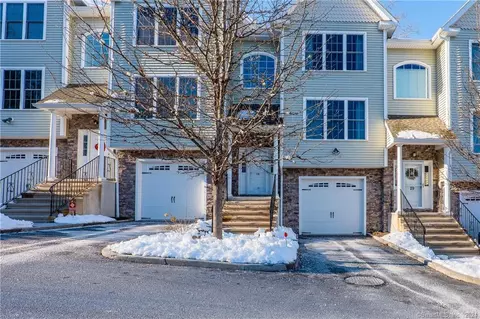 28 Oak Branch Dr #28, Brookfield, CT 06804