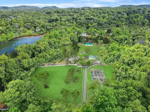21 Deer Spring Rd, Redding, CT 06896