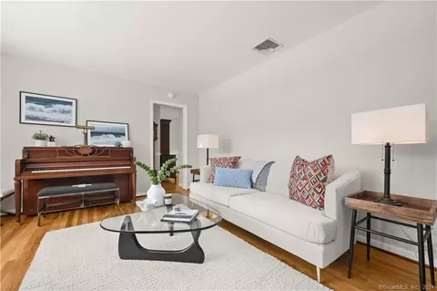 5 Penny Ln, Norwalk, CT 06850