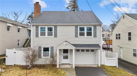 6 Crown Ave, Norwalk, CT 06854