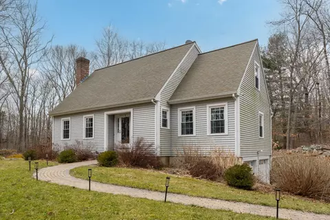31 Carter Hill Rd, Clinton, CT 06413