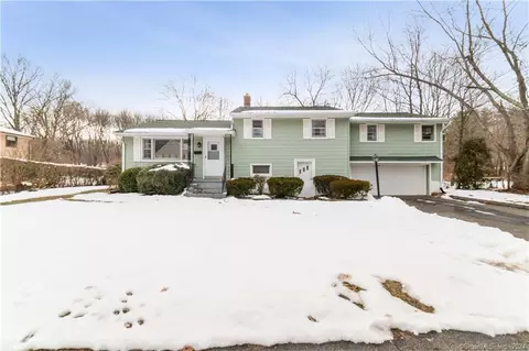 70 Hamilton Ln, Watertown, CT 06795