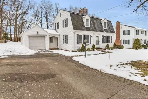 42 Elwood Rd, Manchester, CT 06040