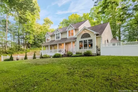 10 Berkshire Rd, Sandy Hook, CT 06482