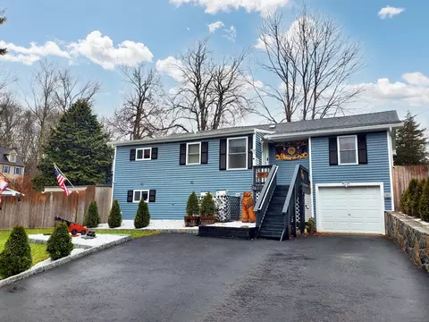 25 Alpine Cir, Newtown, CT 06482
