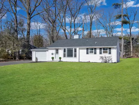 12 Walker Ln, Bloomfield, CT 06002
