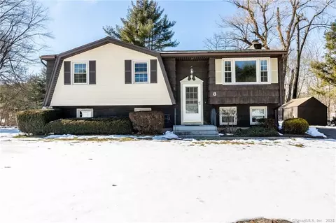 8 Strawberry Rd, Ellington, CT 06029