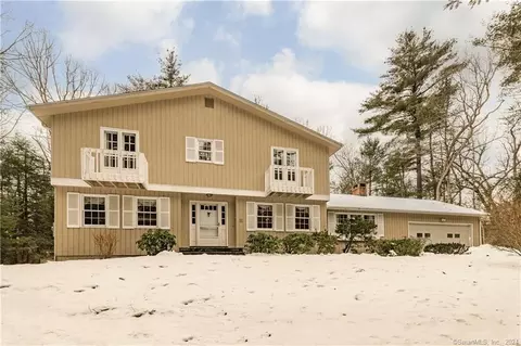 5 Pondside Ln, Simsbury, CT 06092