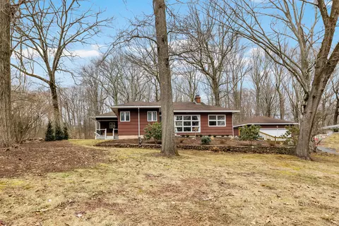 958 Dunbar Hill Rd, Hamden, CT 06514