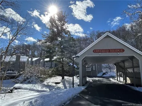 60 Padanaram Rd #J9, Danbury, CT 06811