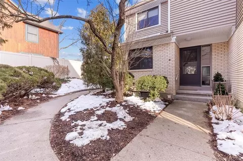 10 Mead St #9, Stamford, CT 06907