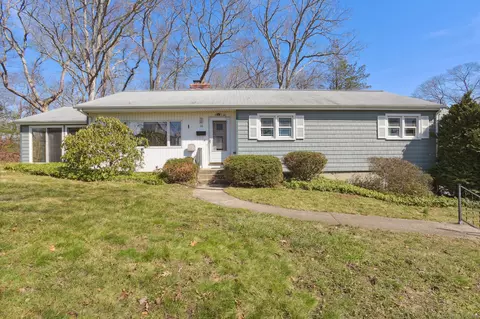 16 Birch Ln, Groton, CT 06340
