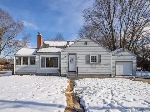 6 Surrey Ln, Norwich, CT 06360