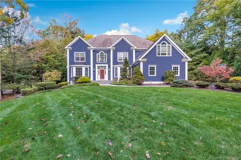 37 Surrey Ln, Trumbull, CT 06611