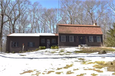 17 Fernwood Dr, East Hampton, CT 06424