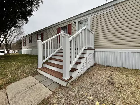 13 Stonegate Dr, Windham, CT 06256