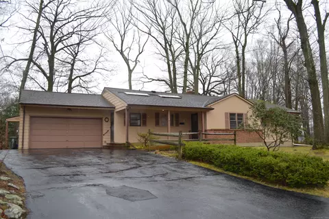 34 Glenwood Dr, Trumbull, CT 06611