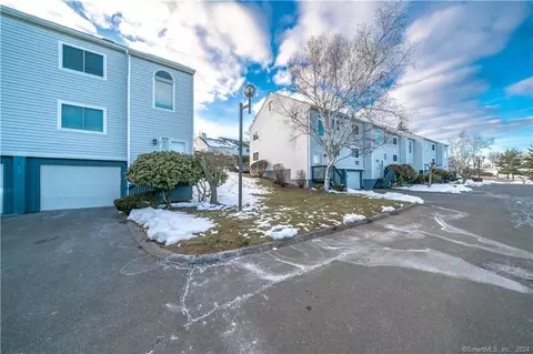 29 Woodbridge Ln #29, Cromwell, CT 06416
