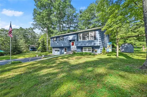 10 Old Bridge Rd E, New Fairfield, CT 06812