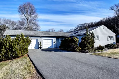 92 Dalewood Rd, Newington, CT 06111