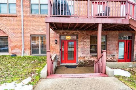 33 Mechanic St #102, Windsor, CT 06095