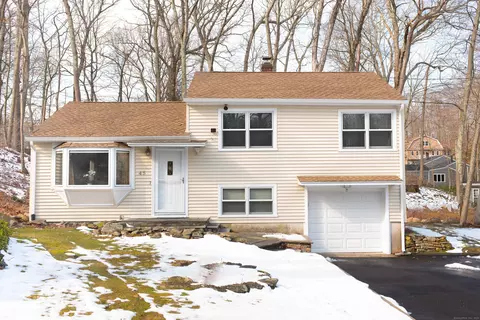 45 Patmar Dr, Monroe, CT 06468