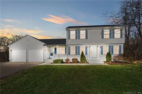 84 Brookside Cir, Windsor, CT 06095
