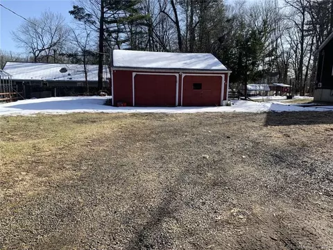 6 Willow Trl, Danbury, CT 06810