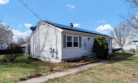 29 Bennett St, Plainfield, CT 06374
