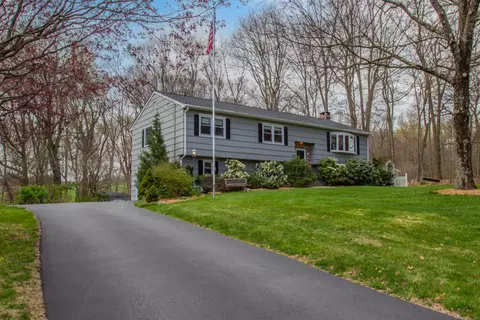 124 Osborn Ln, Monroe, CT 06468