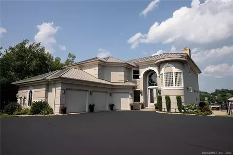 7 Kelci Cir, Griswold, CT 06351