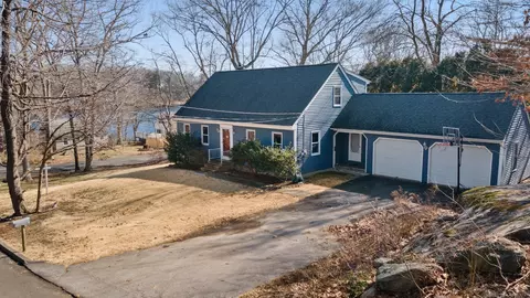 21 Foxcroft Rd, East Lyme, CT 06357