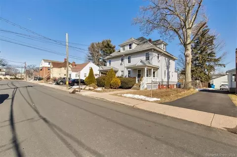 15 Foster St, Manchester, CT 06040