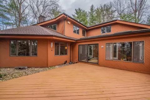 42 Crosswood Rd, Farmington, CT 06032
