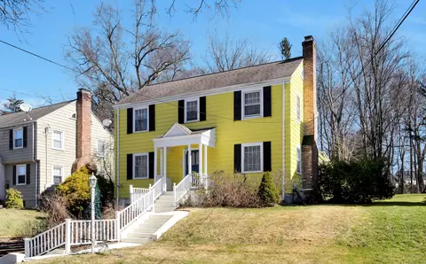 1128 Trout Brook Dr, West Hartford, CT 06119