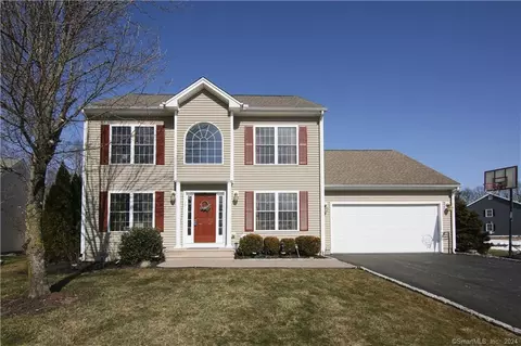 77 Hidden Pines Cir, Meriden, CT 06451