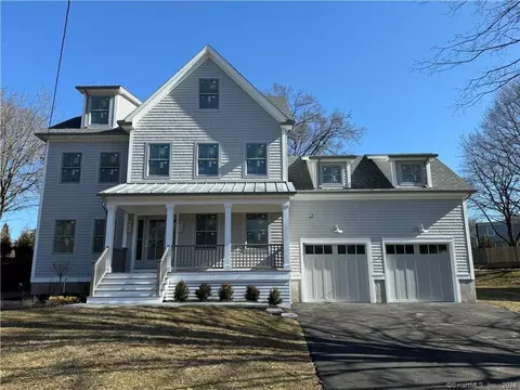 30 Robert Ct, Fairfield, CT 06824