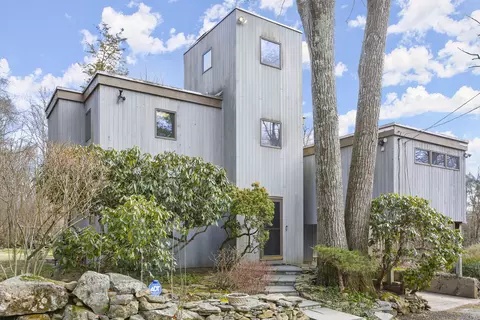 76 Erskine Rd, Stamford, CT 06903