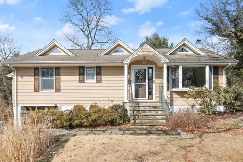 18 Ledgewood Dr, Norwalk, CT 06850