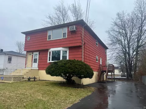 52 Lydia St, West Haven, CT 06516