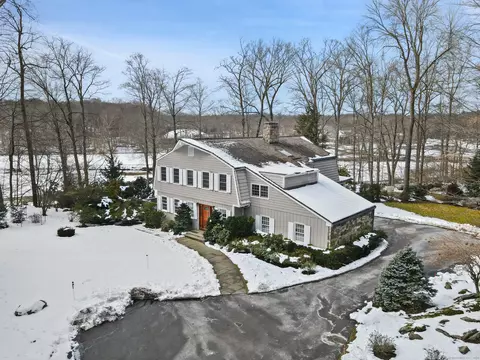 67 Londonderry Dr, Greenwich, CT 06830