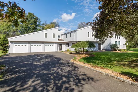 8 Blue Jay Dr, Trumbull, CT 06611