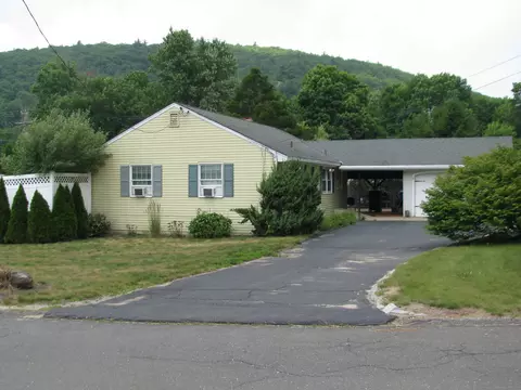 8 South Rd, New Hartford, CT 06057