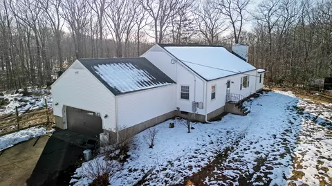 60 Rainbow Rd, Bethany, CT 06524